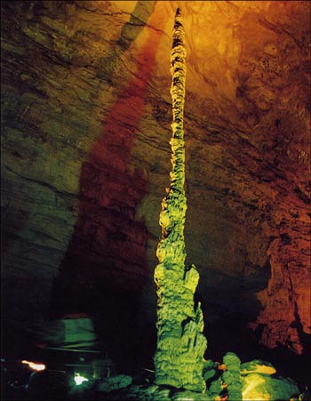 張家界國家森林公園、大峽谷、玻璃橋、鳳凰古城四日游