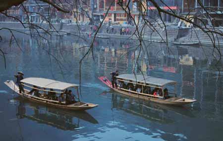 張家界森林公園、袁家界、天子山、大峽谷、玻璃橋、天門山、玻璃棧道、鳳凰古城三晚四日游