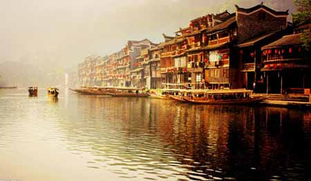 張家界國家森林公園、袁家界、天子山、大峽谷、玻璃橋、鳳凰古城兩晚三日游